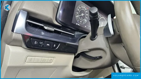 KIA CARNIVAL GASOLINE 7-SEATER HI-LIMOUSINE