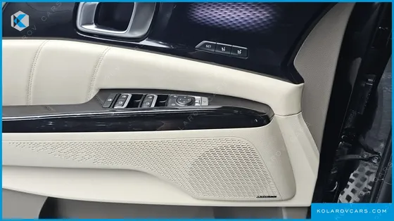 KIA CARNIVAL GASOLINE 7-SEATER HI-LIMOUSINE