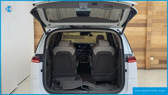 KIA CARNIVAL GASOLINE 9-SEATER HI-LIMOUSINE