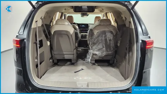 KIA CARNIVAL GASOLINE 9-SEATER HI-LIMOUSINE