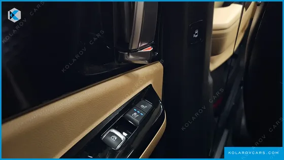 KIA CARNIVAL GASOLINE 9-SEATER SIGNATURE