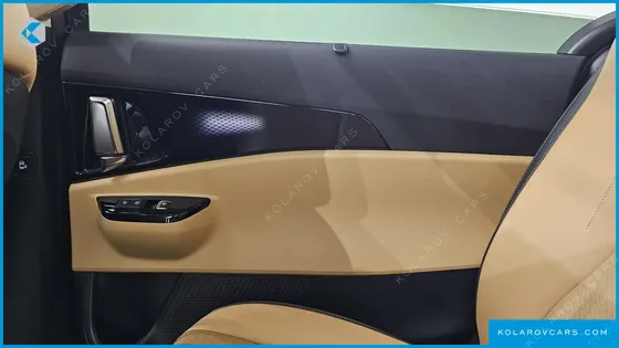 KIA CARNIVAL GASOLINE 9-SEATER SIGNATURE