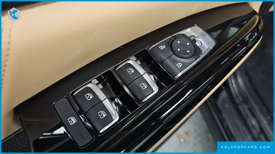 KIA CARNIVAL GASOLINE 9-SEATER SIGNATURE