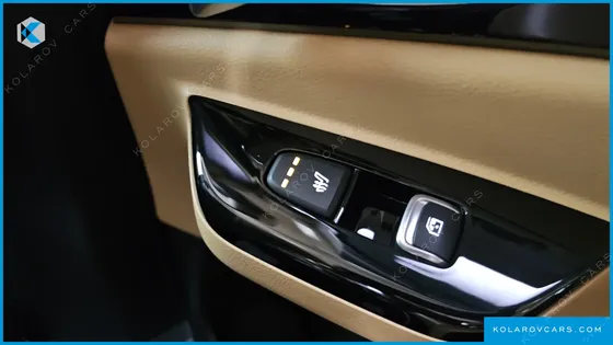 KIA CARNIVAL GASOLINE 9-SEATER SIGNATURE