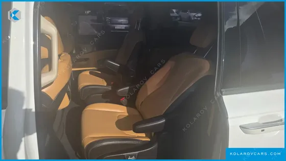 KIA CARNIVAL DIESEL 9-SEATER SIGNATURE