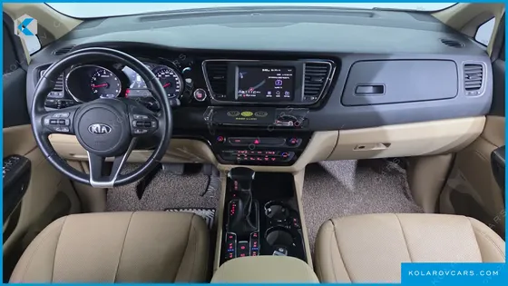 KIA CARNIVAL GASOLINE 7-SEATER HI-LIMOUSINE