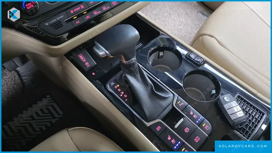 KIA CARNIVAL GASOLINE 7-SEATER HI-LIMOUSINE