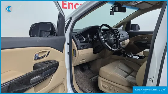 KIA CARNIVAL GASOLINE 7-SEATER HI-LIMOUSINE