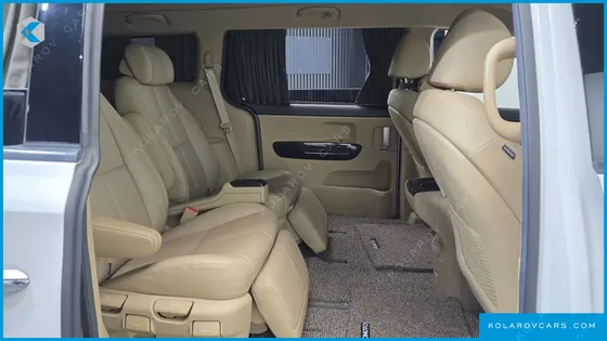 KIA CARNIVAL GASOLINE 7-SEATER HI-LIMOUSINE