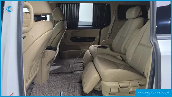KIA CARNIVAL GASOLINE 7-SEATER HI-LIMOUSINE