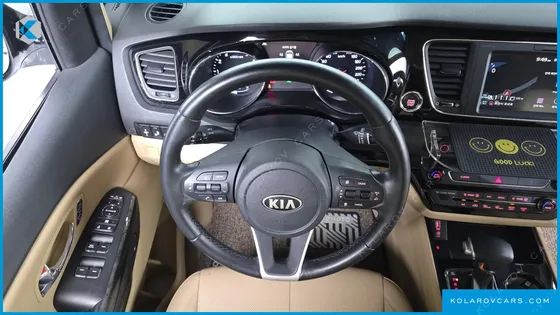 KIA CARNIVAL GASOLINE 7-SEATER HI-LIMOUSINE