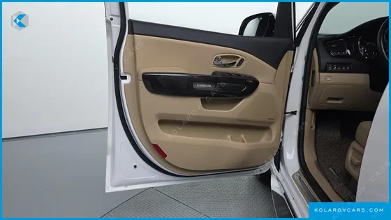 KIA CARNIVAL GASOLINE 7-SEATER HI-LIMOUSINE