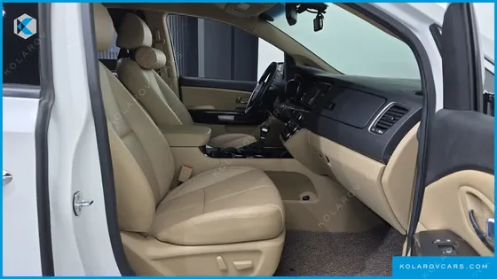 KIA CARNIVAL GASOLINE 7-SEATER HI-LIMOUSINE