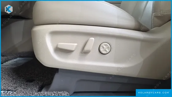 KIA CARNIVAL GASOLINE 7-SEATER HI-LIMOUSINE