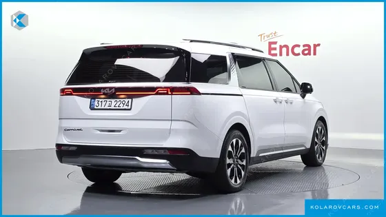 KIA CARNIVAL DIESEL 9-SEATER SIGNATURE