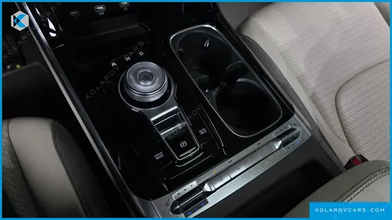 KIA CARNIVAL DIESEL 9-SEATER SIGNATURE