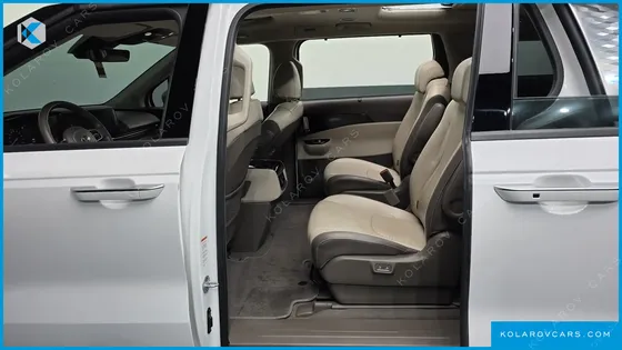 KIA CARNIVAL DIESEL 9-SEATER SIGNATURE