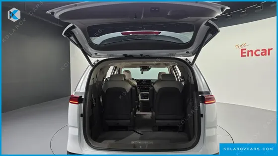 KIA CARNIVAL DIESEL 9-SEATER SIGNATURE