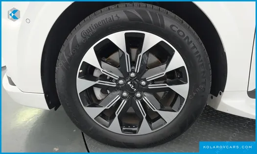 KIA CARNIVAL GASOLINE 7-SEATER HI-LIMOUSINE