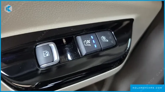KIA CARNIVAL GASOLINE 7-SEATER HI-LIMOUSINE