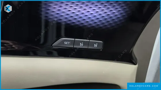 KIA CARNIVAL GASOLINE 7-SEATER HI-LIMOUSINE