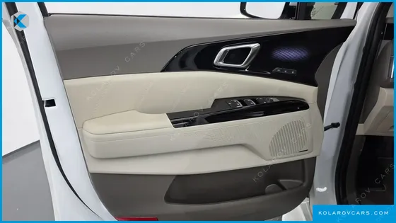 KIA CARNIVAL GASOLINE 7-SEATER HI-LIMOUSINE