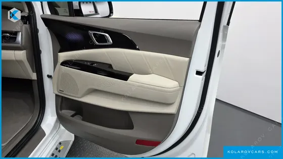 KIA CARNIVAL GASOLINE 7-SEATER HI-LIMOUSINE