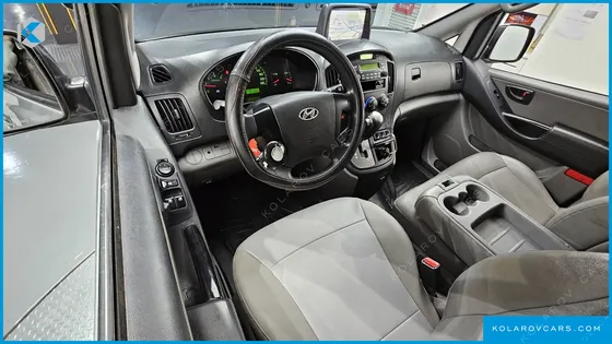 HYUNDAI STAREX 3-SEATER VAN