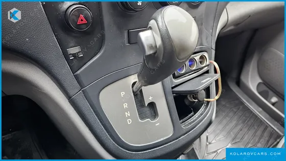 HYUNDAI STAREX 3-SEATER VAN