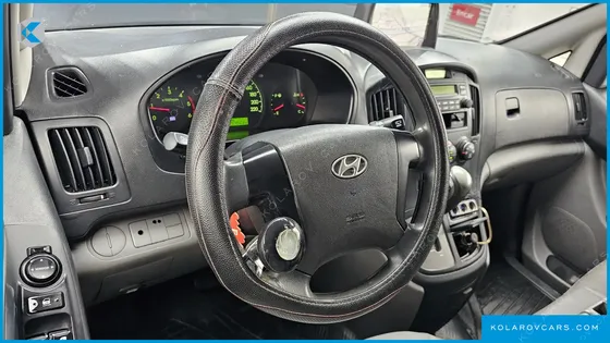 HYUNDAI STAREX 3-SEATER VAN