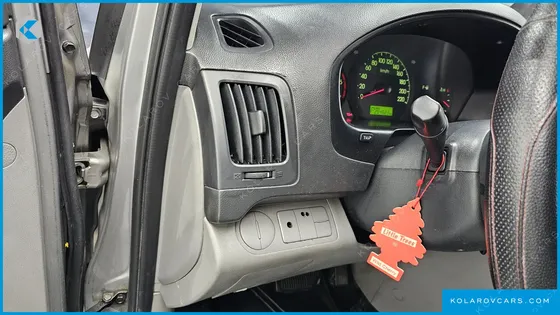 HYUNDAI STAREX 3-SEATER VAN