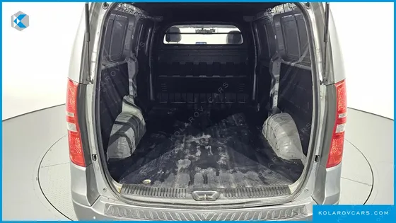 HYUNDAI STAREX 3-SEATER VAN
