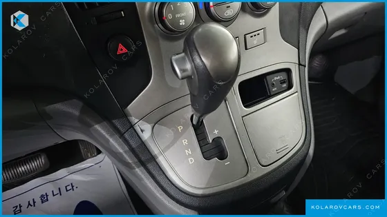 HYUNDAI STAREX 3-SEATER VAN