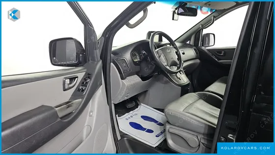 HYUNDAI STAREX 3-SEATER VAN