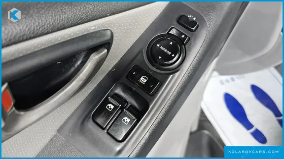 HYUNDAI STAREX 3-SEATER VAN