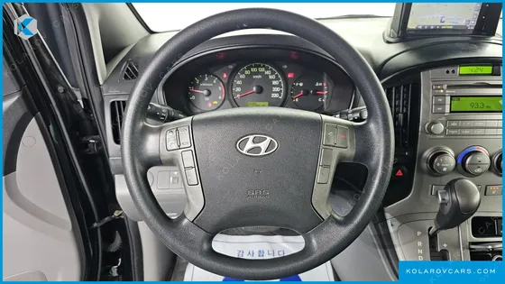 HYUNDAI STAREX 3-SEATER VAN