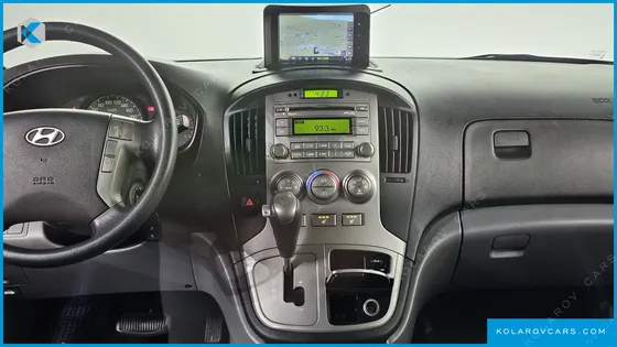 HYUNDAI STAREX 3-SEATER VAN