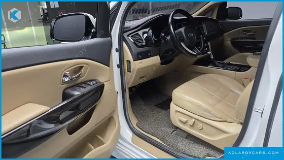 KIA CARNIVAL 7-SEATER HI-LIMOUSINE