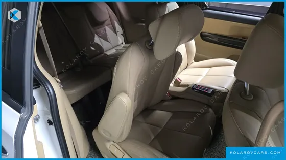 KIA CARNIVAL 7-SEATER HI-LIMOUSINE