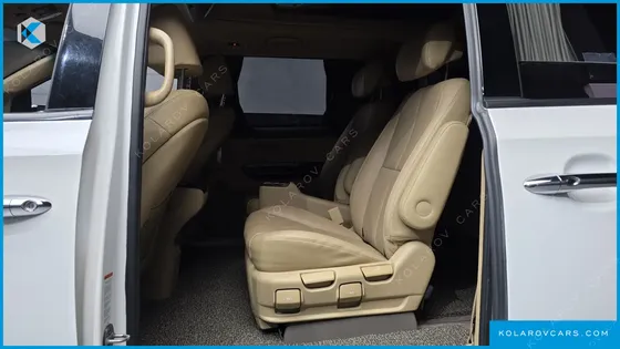 KIA CARNIVAL 7-SEATER HI-LIMOUSINE