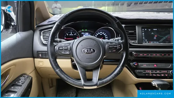 KIA CARNIVAL 7-SEATER HI-LIMOUSINE