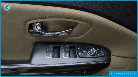 KIA CARNIVAL 7-SEATER HI-LIMOUSINE