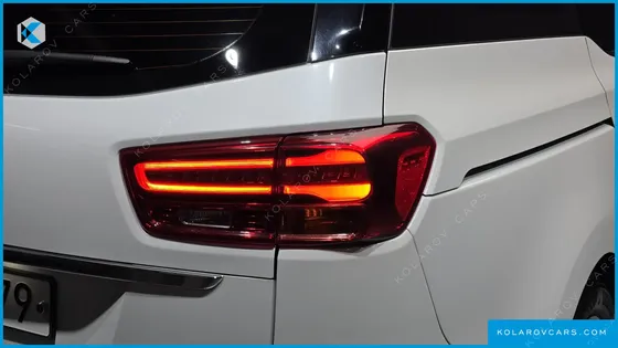 KIA CARNIVAL 7-SEATER HI-LIMOUSINE