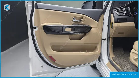 KIA CARNIVAL 7-SEATER HI-LIMOUSINE