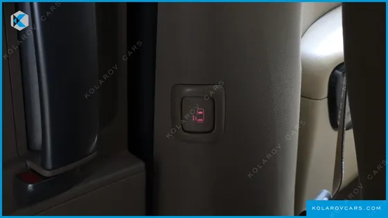 KIA CARNIVAL 7-SEATER HI-LIMOUSINE