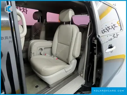 KIA CARNIVAL 11-SEATER DELUXE