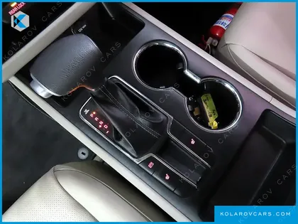 KIA CARNIVAL 11-SEATER DELUXE