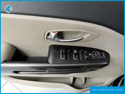 KIA CARNIVAL 11-SEATER DELUXE