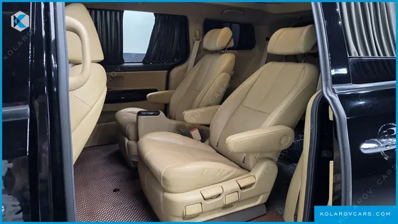 KIA CARNIVAL 7-SEATER HI-LIMOUSINE