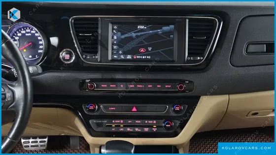 KIA CARNIVAL 7-SEATER HI-LIMOUSINE
